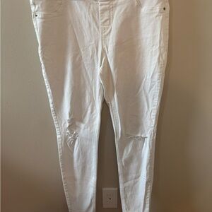 Old Navy White Skinny Jeans.  #A0019